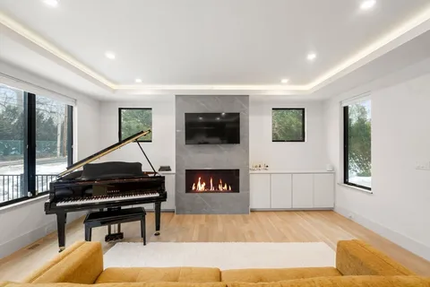 $1,995,000 | 1242-1244 Beacon Street, Unit 1242, Newton Highlands, MA 02461