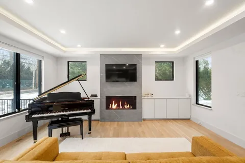 $1,895,000 | 1242-1244 Beacon Street, Unit 1242, Waban, MA 02468