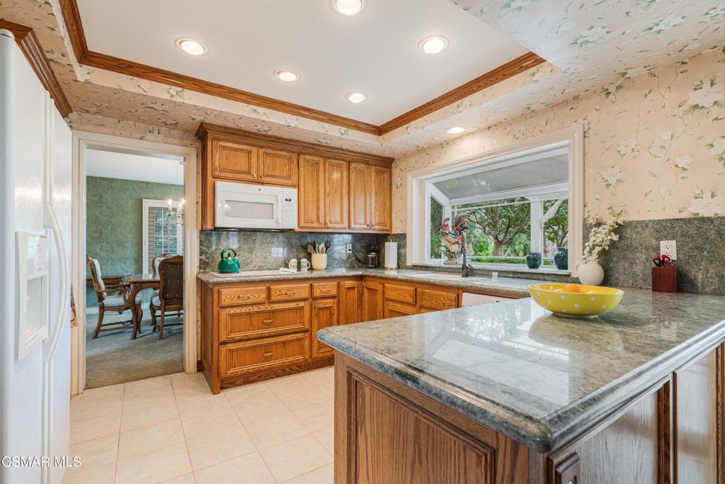 351 Buckboard Circle Simi Valley, CA 93065 - Photo 13 of 58