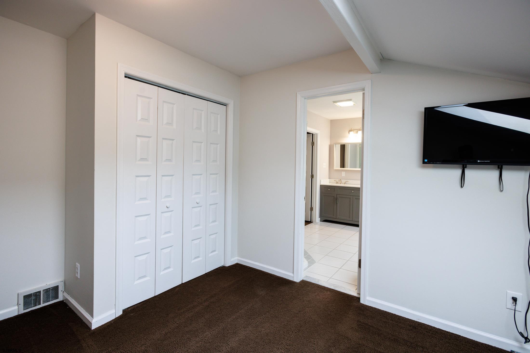816 Chelsea Road Absecon, NJ 08201 - Photo 29 of 41 an empty room with wooden floor mirror and windows