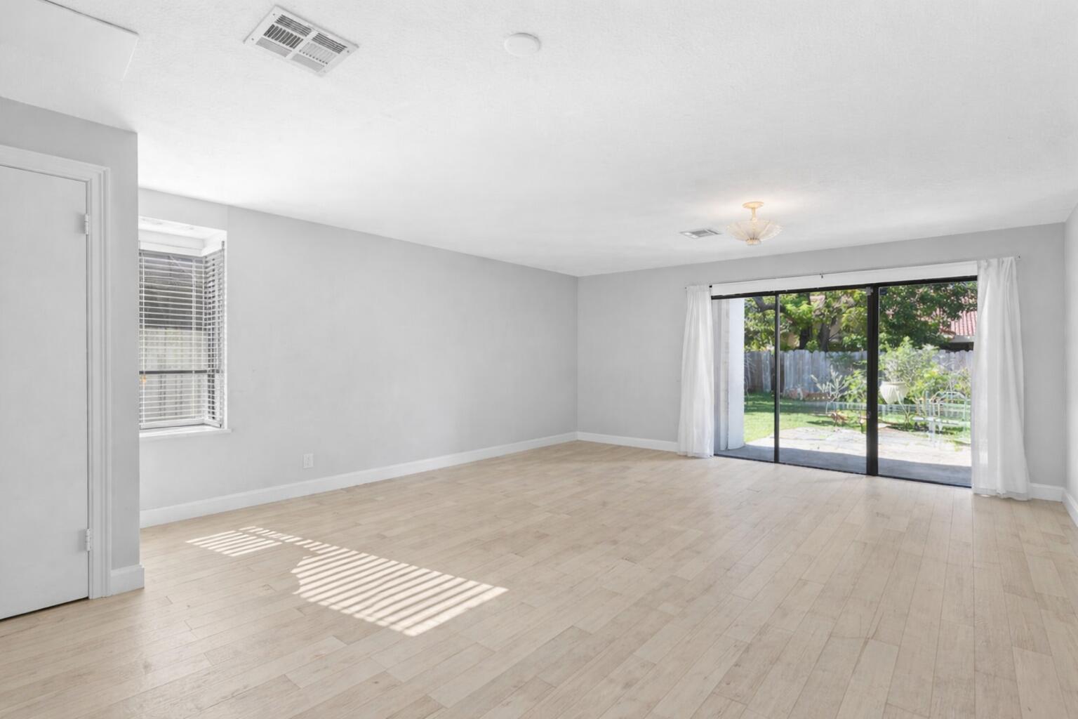 12702 Peconic Court Wellington, FL 33414 - Photo 7 of 14 Living Room