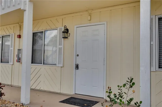 $1,700 | 4617 Bayshore Drive, Unit H2, Naples, FL 34112