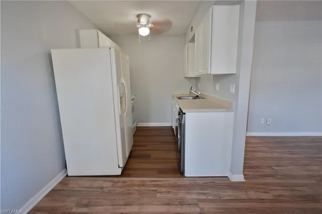 $1,700 | 4617 Bayshore Drive, Unit H2, Naples, FL 34112