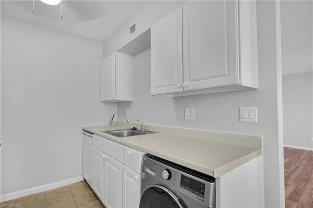 $1,700 | 4617 Bayshore Drive, Unit H2, Naples, FL 34112