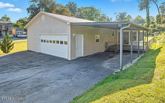 $289,800 | 138 North Douglas Avenue, Rockwood, TN 37854