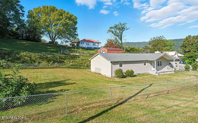 $289,800 | 138 North Douglas Avenue, Rockwood, TN 37854