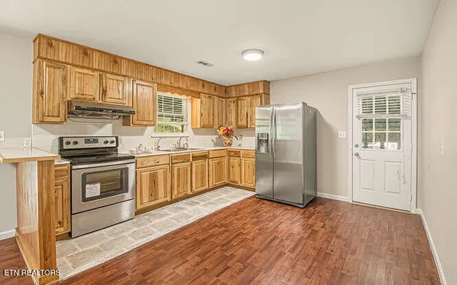 $289,800 | 138 North Douglas Avenue, Rockwood, TN 37854