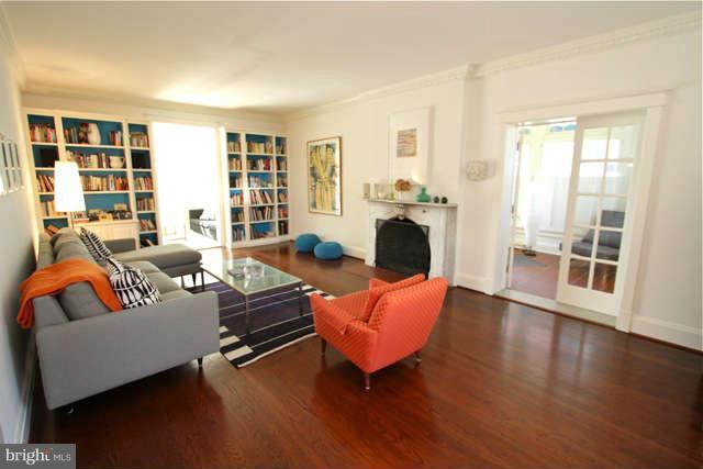 323 St Dunstans Road Baltimore, MD 21212 - Photo 4 of 30 Living Room