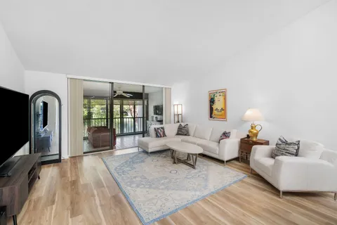 $159,900 | 61 Eastgate Drive, Unit D, Boynton Beach, FL 33436