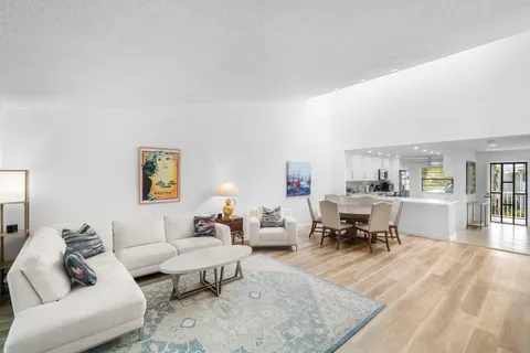 $159,900 | 61 Eastgate Drive, Unit D, Boynton Beach, FL 33436