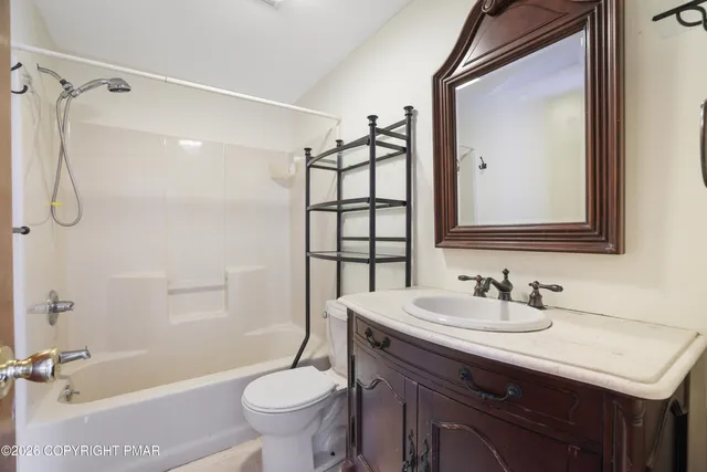 $1,599,000 | 118 Chris Ali State Place, East Stroudsburg, PA 18302