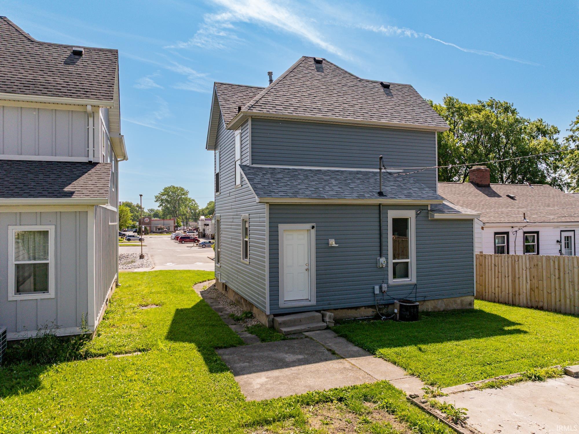 2203 South Elm Street Muncie, IN 47302 - Photo 5 of 34