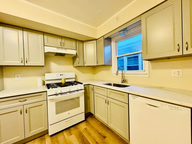 $2,400 | 37 West 7th Street, Unit 2, Bayonne, NJ 07002