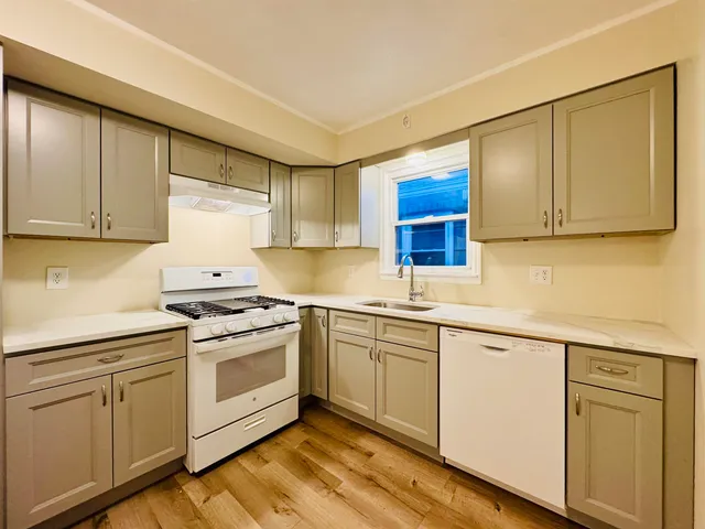 $2,400 | 37 West 7th Street, Unit 2, Bayonne, NJ 07002