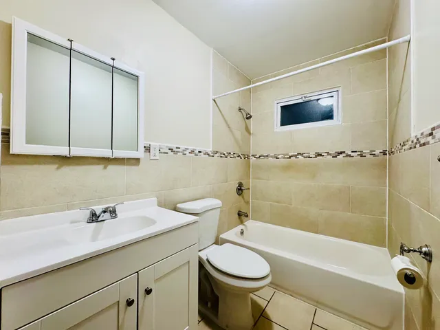 $2,400 | 37 West 7th Street, Unit 2, Bayonne, NJ 07002