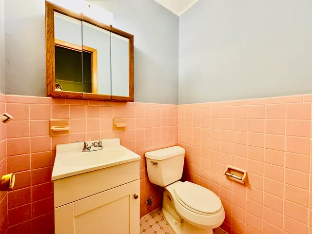 $2,400 | 37 West 7th Street, Unit 2, Bayonne, NJ 07002