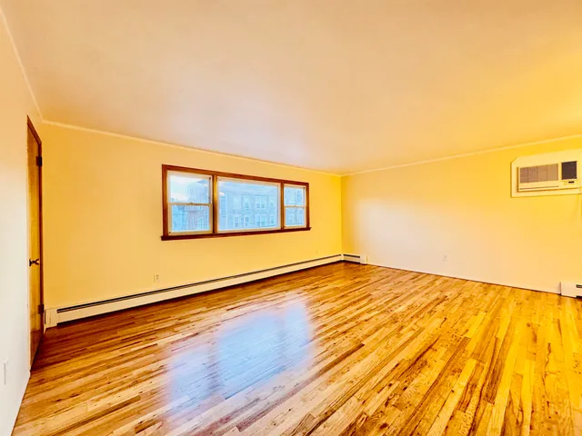 $2,400 | 37 West 7th Street, Unit 2, Bayonne, NJ 07002