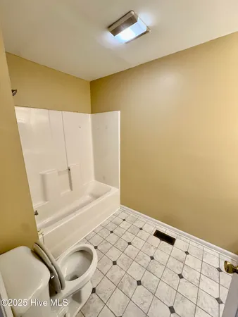 $1,500 | 2506 Bluff View Court, Unit B, Greenville, NC 27834