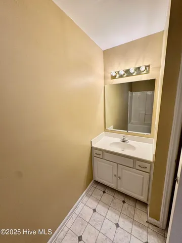 $1,500 | 2506 Bluff View Court, Unit B, Greenville, NC 27834