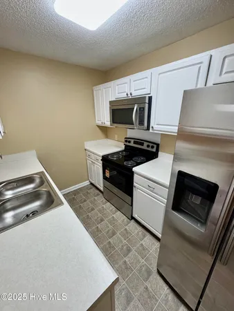 $1,400 | 2506 Bluff View Court, Unit B, Greenville, NC 27834