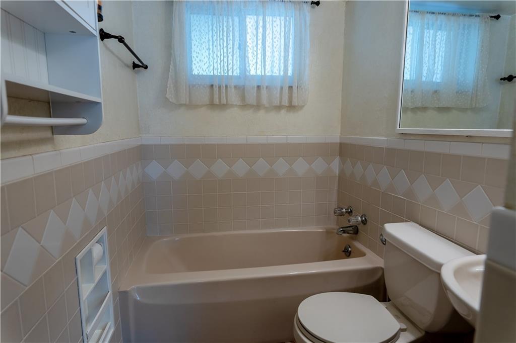 3527 Willett Road Pittsburgh, PA 15227 - Photo 8 of 25 Gallery Image 8