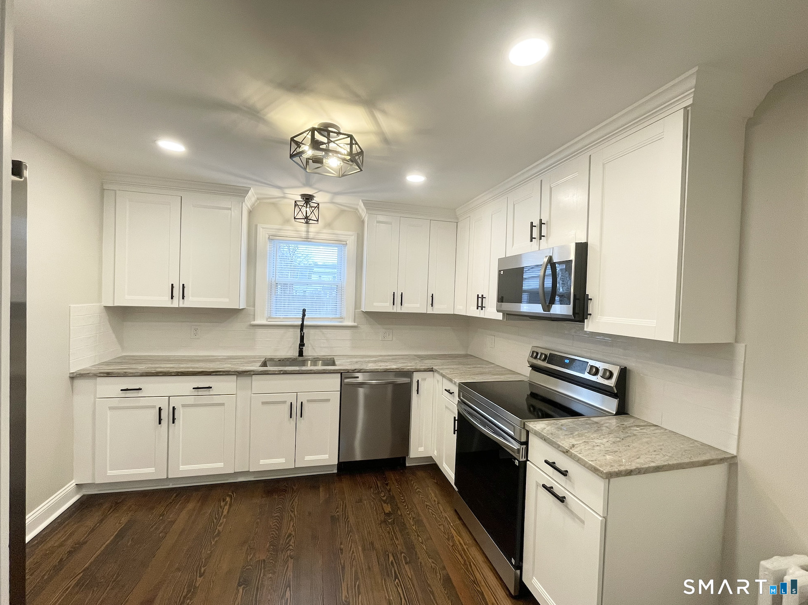 9 Bank Street Hamden, CT 06514 - Photo 2 of 20