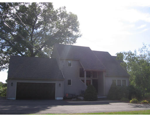 711 Amostown Road West Springfield, MA 01089 - Photo 2 of 22