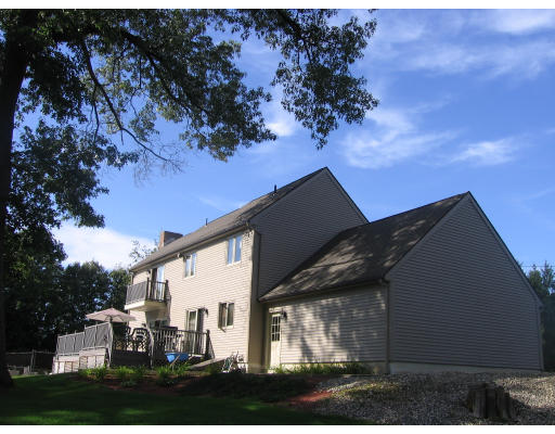 711 Amostown Road West Springfield, MA 01089 - Photo 4 of 22