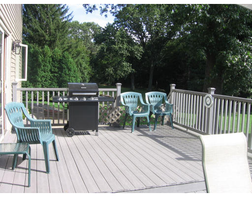 711 Amostown Road West Springfield, MA 01089 - Photo 8 of 22
