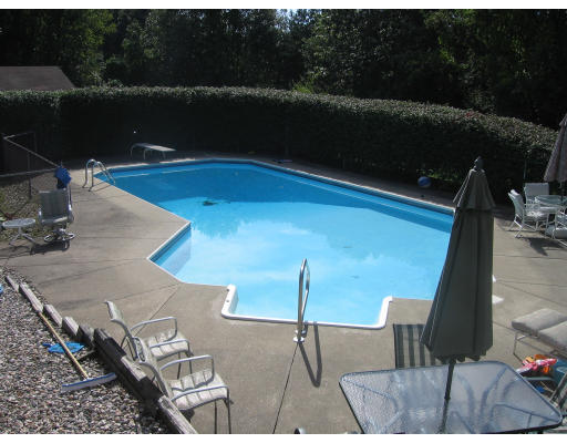 711 Amostown Road West Springfield, MA 01089 - Photo 10 of 22