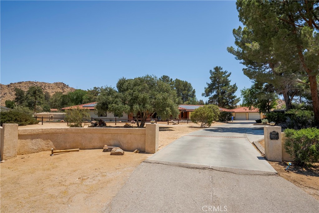 19954 Tinne Road Apple Valley, CA 92307 - Photo 4 of 54