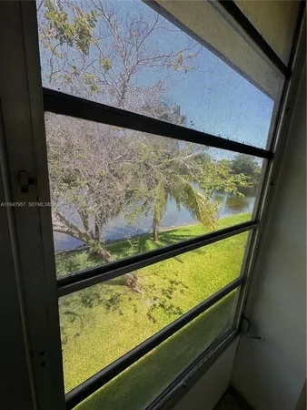 a view of a back yard