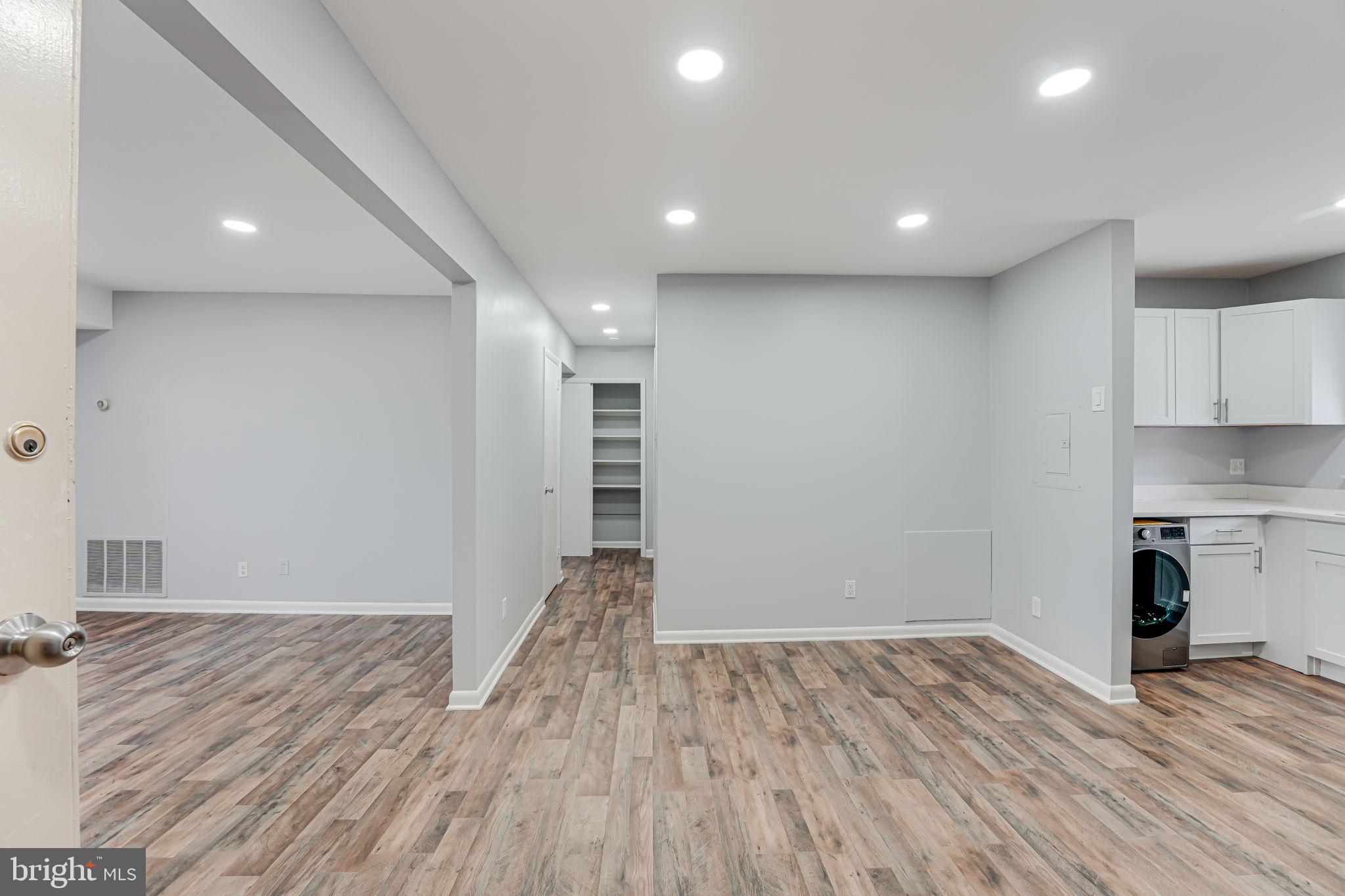 11601 Vantage Hill Road, Unit 22B Reston, VA 20190 - Photo 10 of 37 Open dining space.