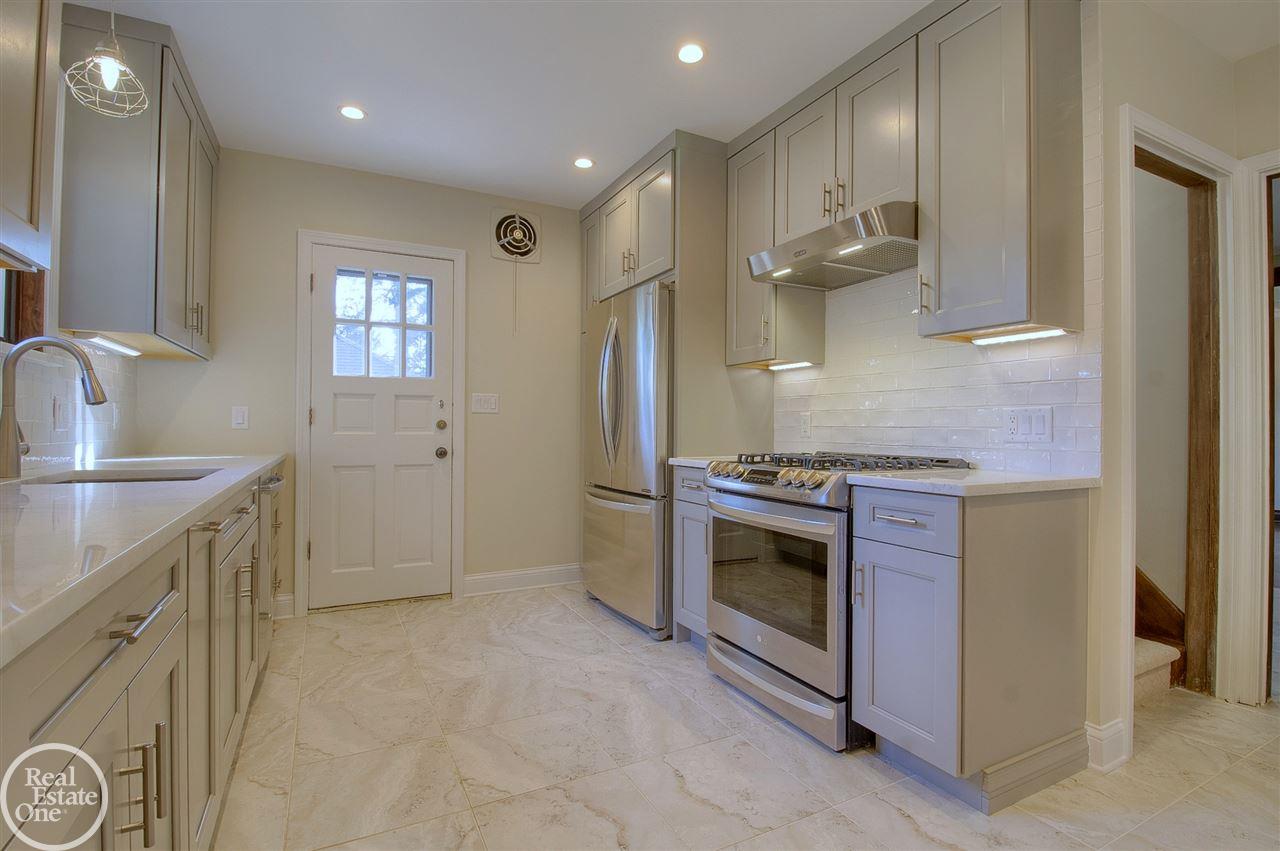 1170 Harvard Road Grosse Pointe Park, MI 48230 - Photo 4 of 30