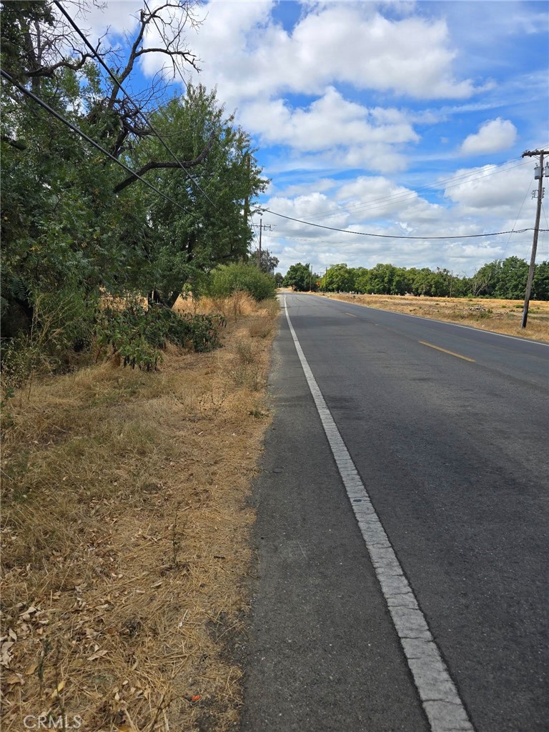 1466 Hammonton Smartsville Road Marysville, CA 95901 - Photo 3 of 4 a view of a street with a houses