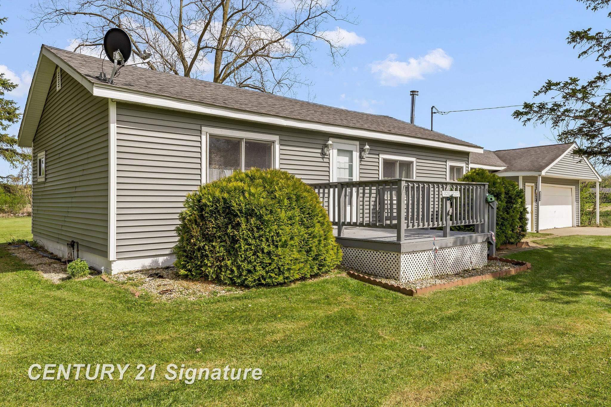 1005 South Meridian Road Merrill, MI 48637 - Photo 2 of 36