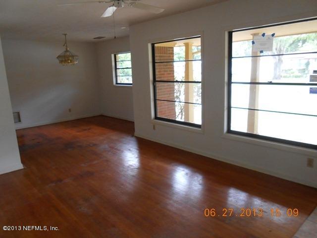 5536 Edmar Road Jacksonville, FL 32277 - Photo 3 of 16 136