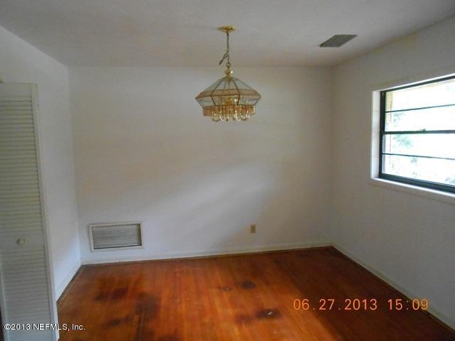 5536 Edmar Road Jacksonville, FL 32277 - Photo 4 of 16 137