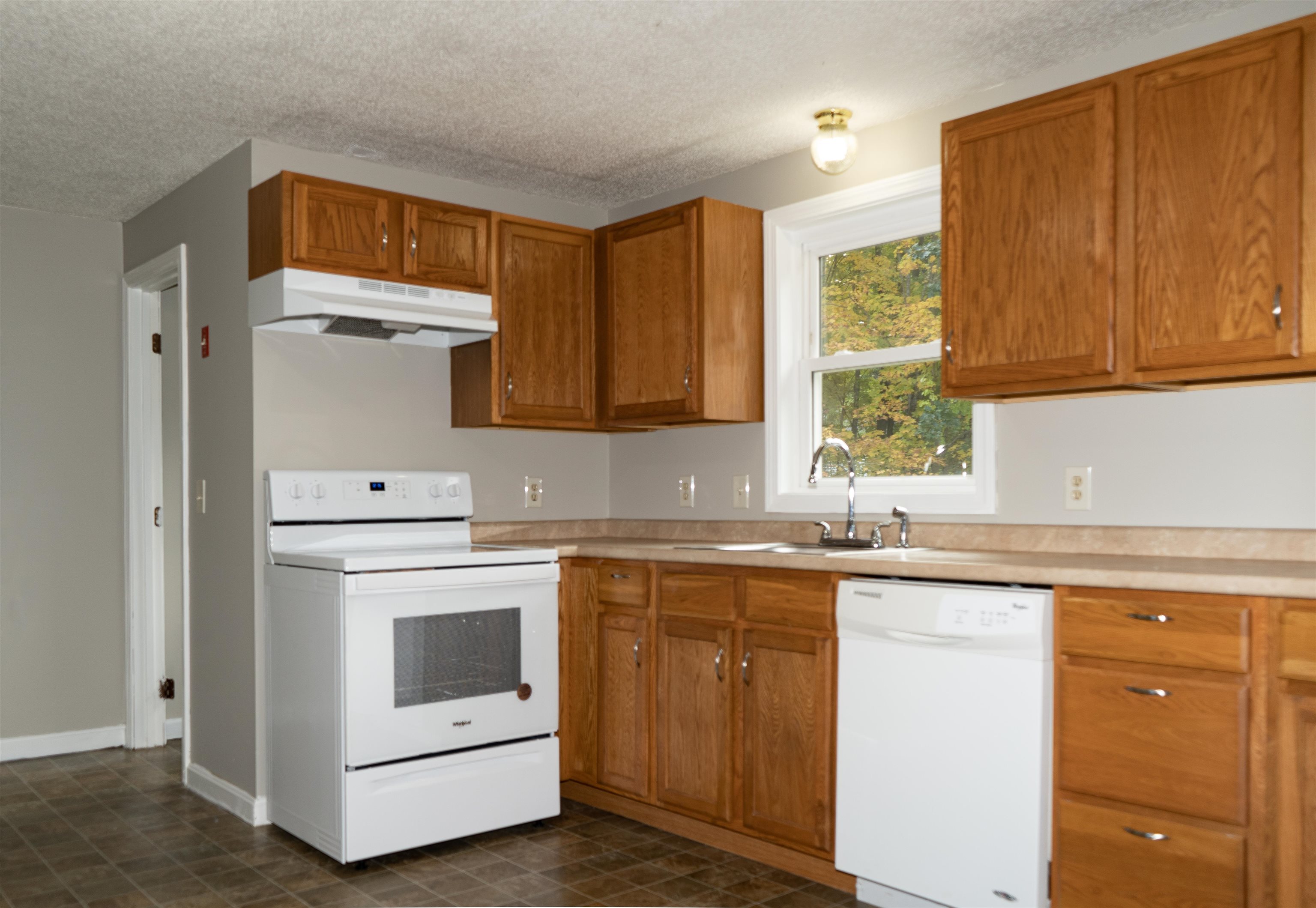55 Old Derry Road Londonderry, NH 03053 - Photo 7 of 25