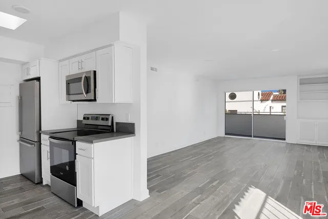 $3,395 | 1610 South Beverly Glen Boulevard, Unit 7, Los Angeles, CA 90024