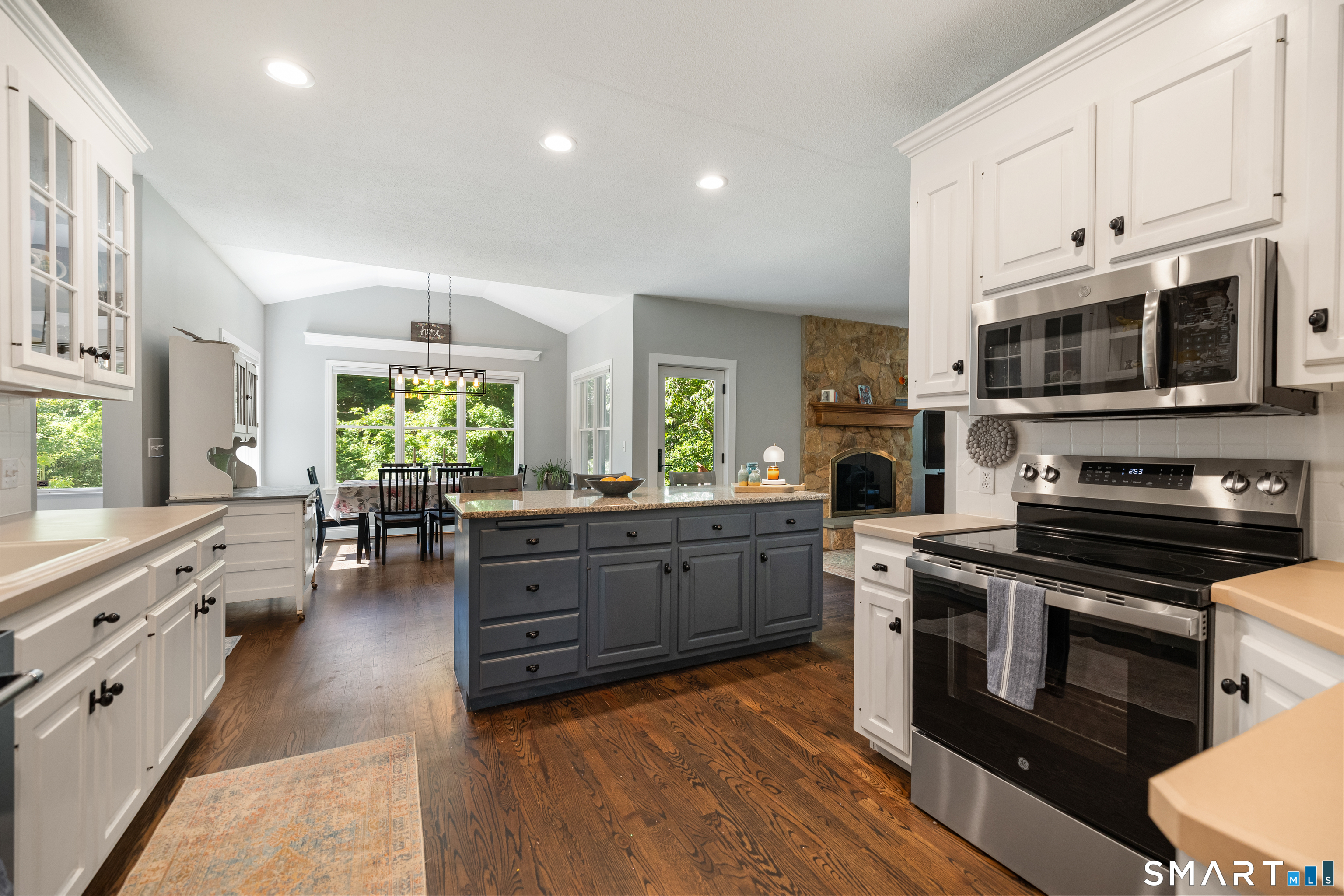 216 Great Pond Road Simsbury, CT 06070 - Photo 12 of 39