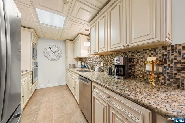 $4,750 | 800 Palisade Avenue, Unit 1502, Fort Lee, NJ 07024