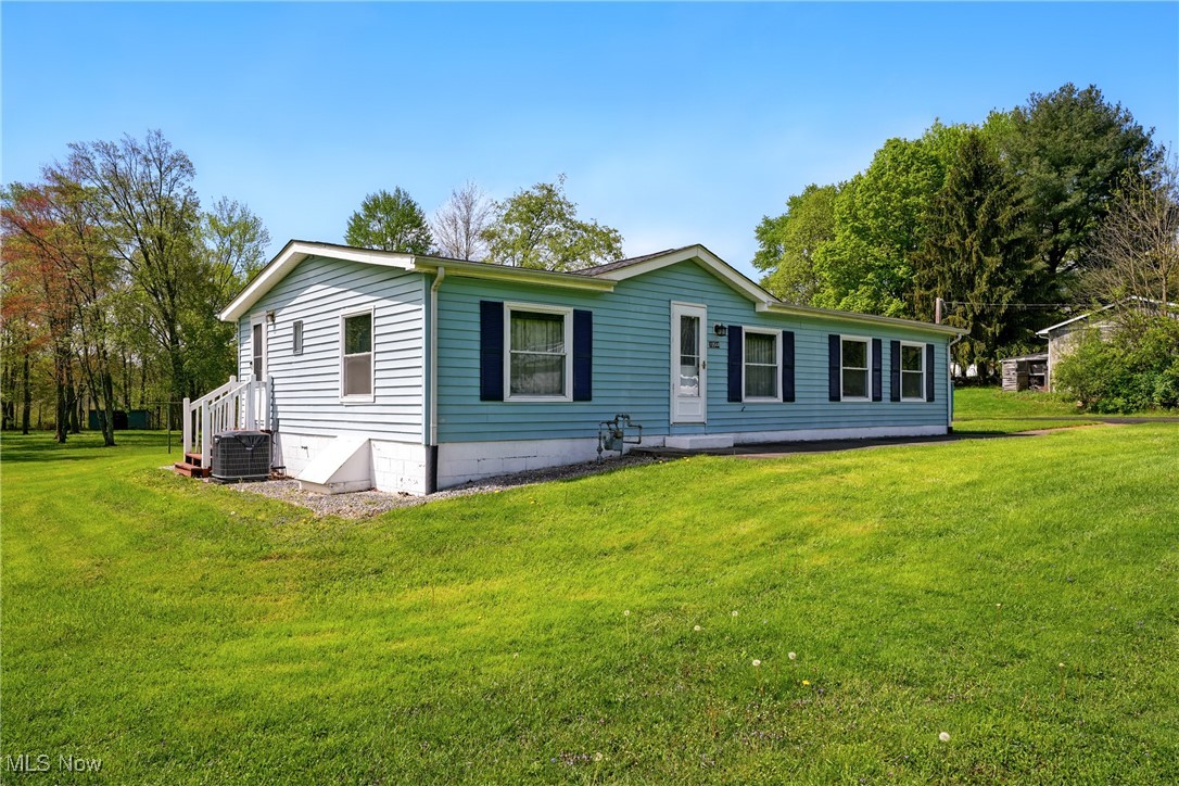 10544 Holcomb Road Newton Falls, OH 44444 - Photo 3 of 32