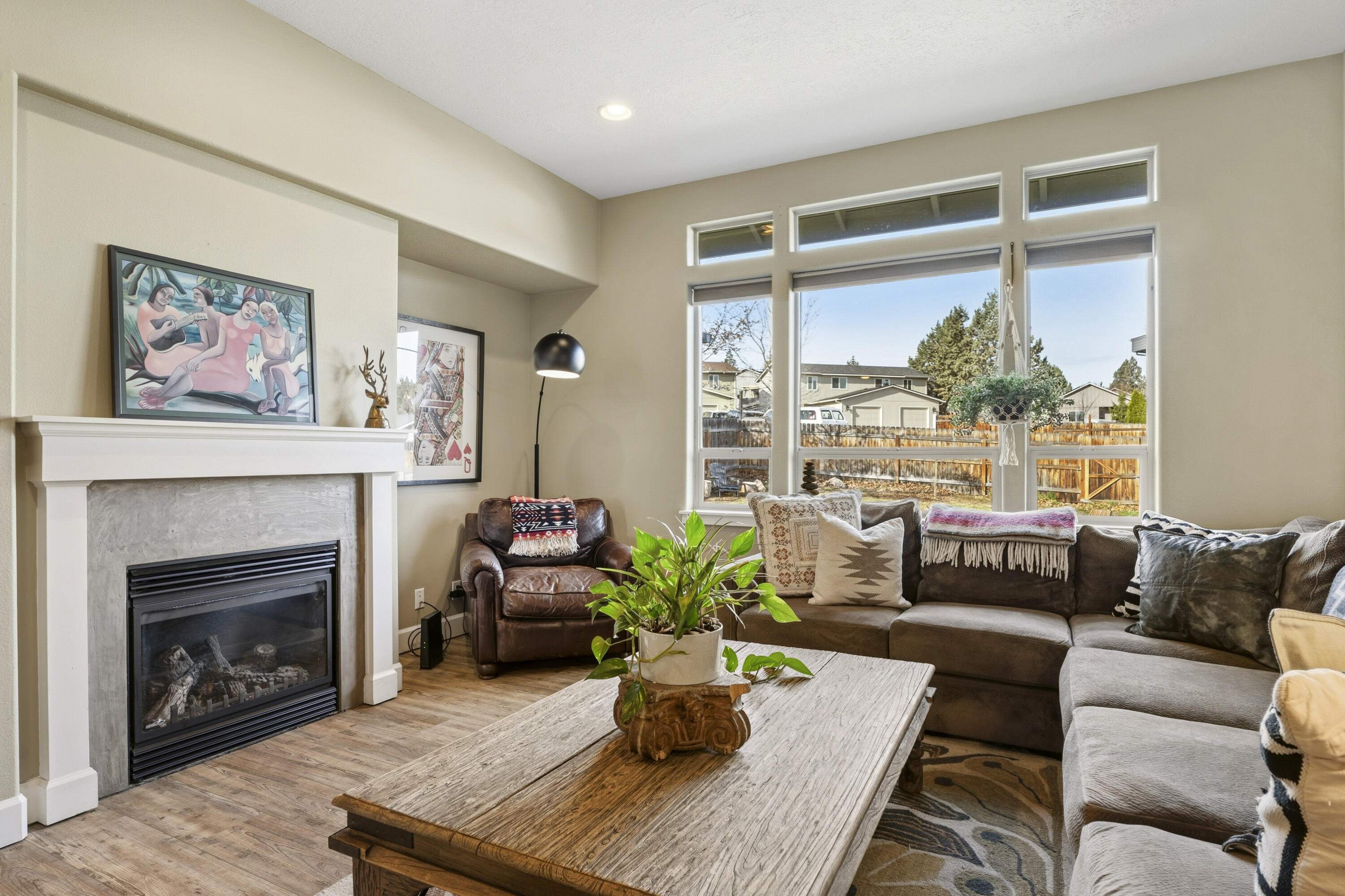 2845 Southwest 31st Street Redmond, OR 97756 - Photo 12 of 33 15-Living Room