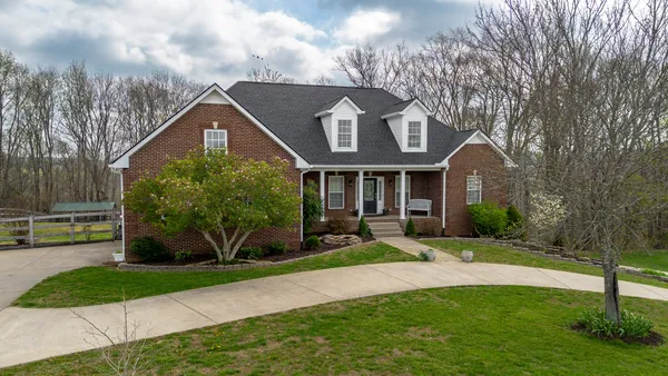 $679,500 | 2060 Hickory Drive, Springfield, TN 37172