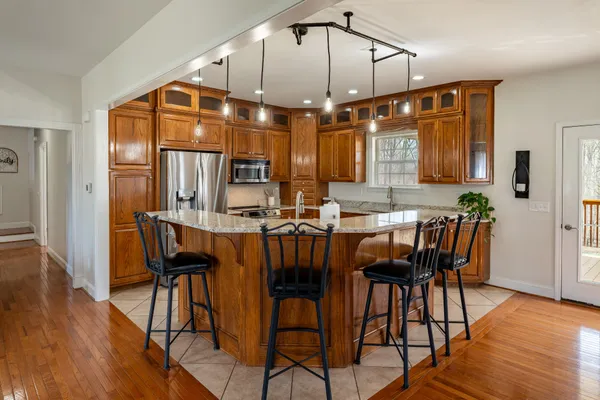 $679,500 | 2060 Hickory Drive, Springfield, TN 37172