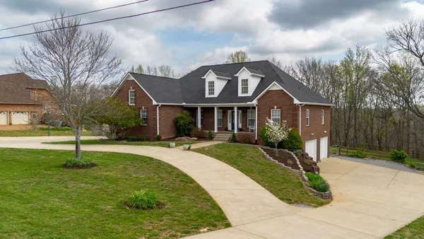 $679,500 | 2060 Hickory Drive, Springfield, TN 37172