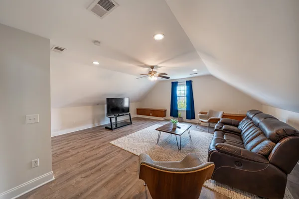 $679,500 | 2060 Hickory Drive, Springfield, TN 37172