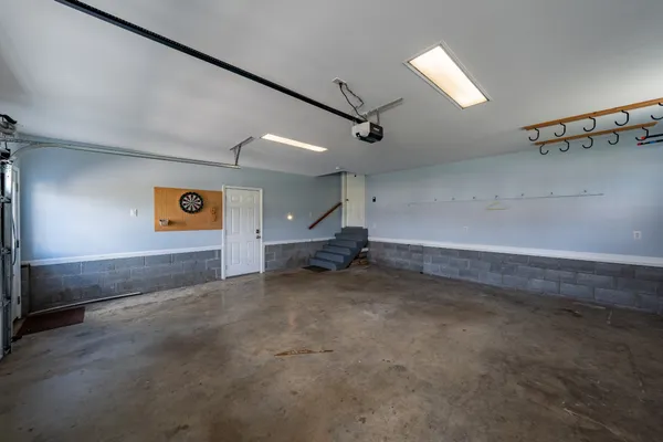 $679,500 | 2060 Hickory Drive, Springfield, TN 37172