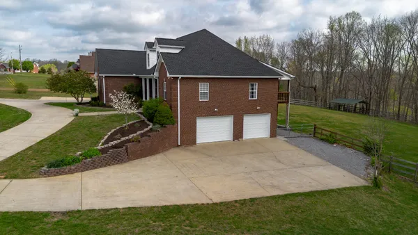 $679,500 | 2060 Hickory Drive, Springfield, TN 37172